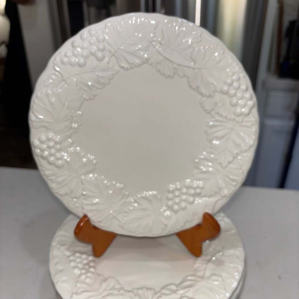 Williams-Sonoma Napa Cream Grape Leaf Salad Plate Cream Set of 10